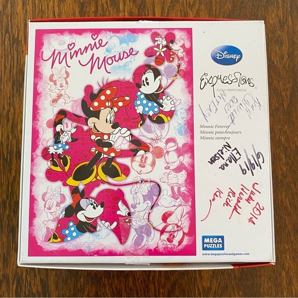 MEGA Puzzles Disney Expressions Minnie Forever 300 Piece Puzzle - Picture 2 of 10